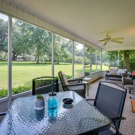 Sunny Florida Escape With Screened-In Patio And Grill!